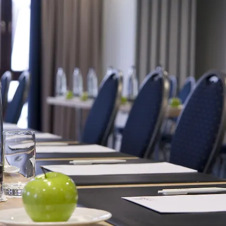 Hotel Trans World Kranichhoehe 4*