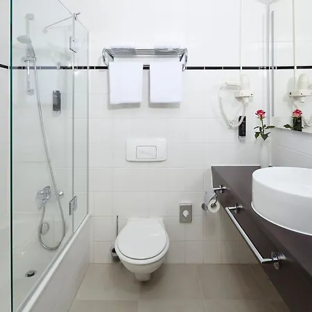 Trans World Kranichhoehe Hotel 4*