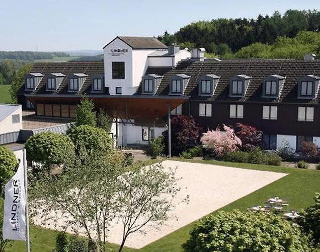 Trans World Kranichhoehe Hotel 4*